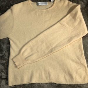 Size M 2-ply, 100% cashmere sweater